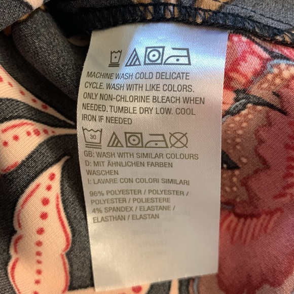 Denim and Company, silky blouse, size medium, floral, black background - Picture 6 of 6